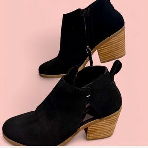TOMS Black suede ankle boots with a boho vibe #ankleboots